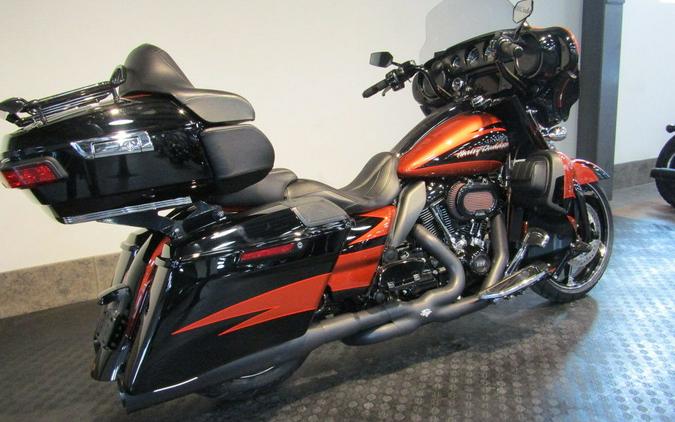2017 Harley-Davidson® FLHXSE - CVO™ Street Glide®