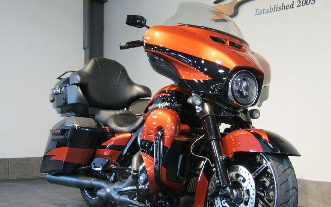 2017 Harley-Davidson® FLHXSE - CVO™ Street Glide®