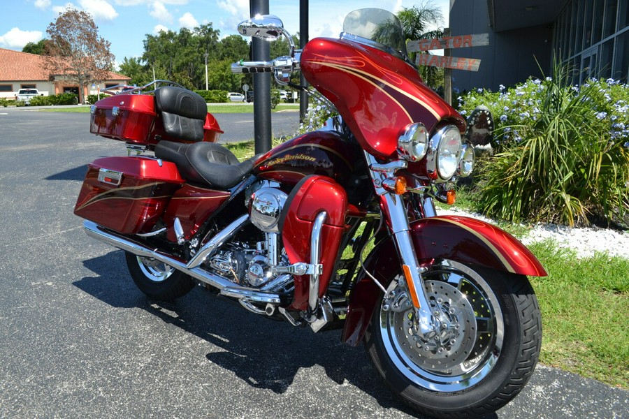 2005 Harley-Davidson CVO Screamin Eagle Electra Glide 2 - FLHTCSE2