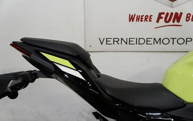 2026 Kawasaki Ninja® 500 SE ABS