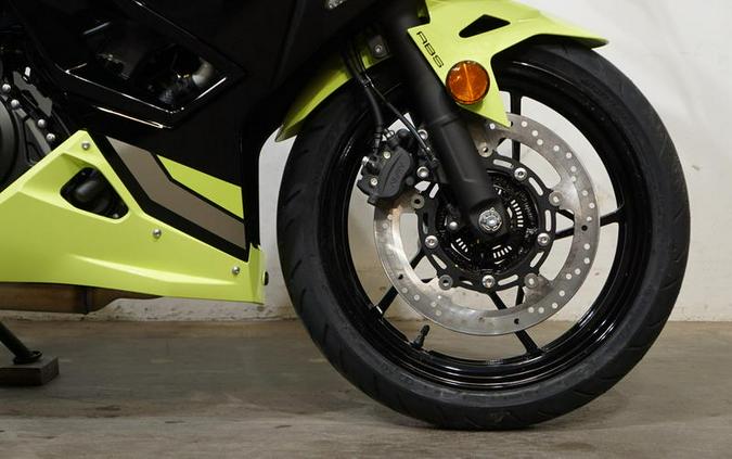 2026 Kawasaki Ninja® 500 SE ABS