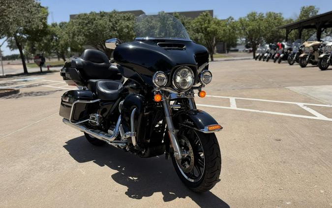 2019 Harley-Davidson® Ultra Limited Vivid Black