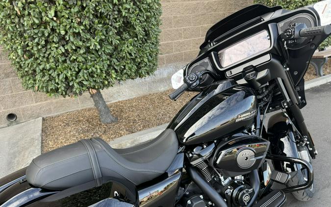 FLHX 2025 Street Glide™