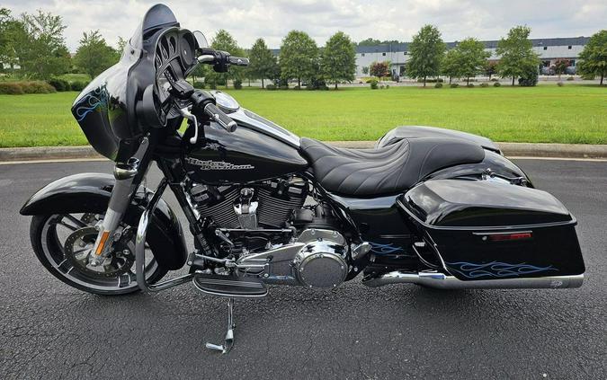 2017 Harley-Davidson® FLHX - Street Glide®