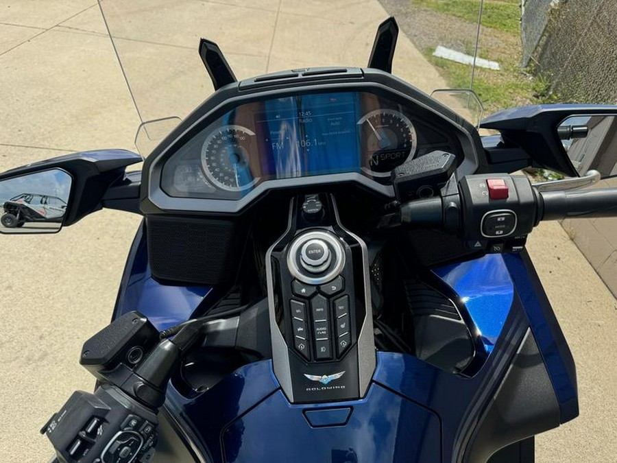 2018 Honda® Gold Wing Tour Pearl Hawkseye Blue