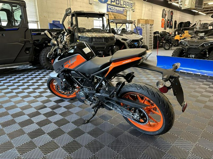 2023 KTM 200 Duke