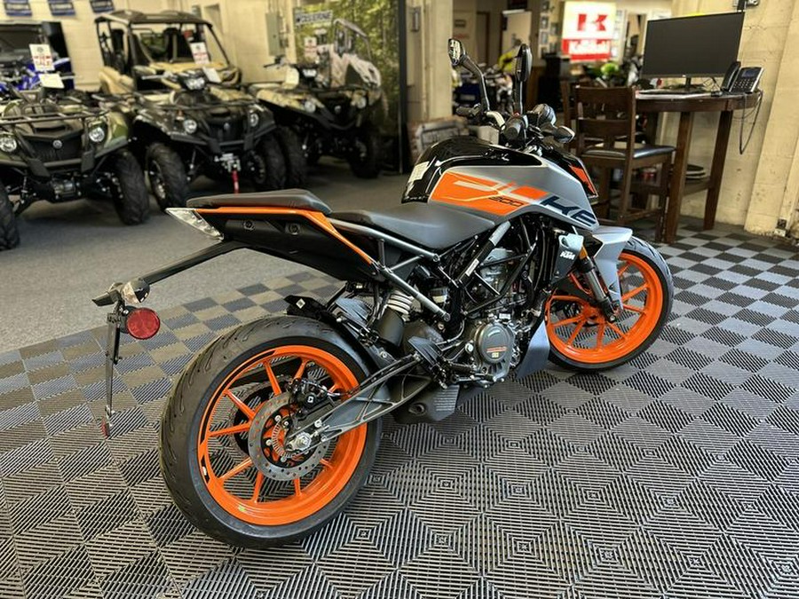 2023 KTM 200 Duke