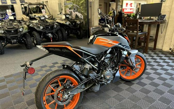 2023 KTM 200 Duke