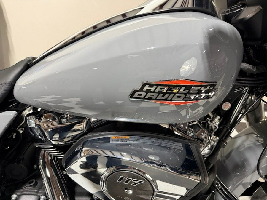 Street Glide®