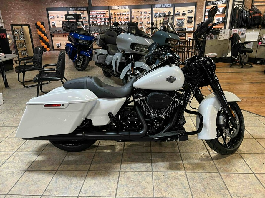 2024 Harley-Davidson Road King Special White Onyx Pearl