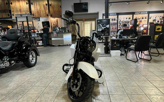 2024 Harley-Davidson Road King Special White Onyx Pearl