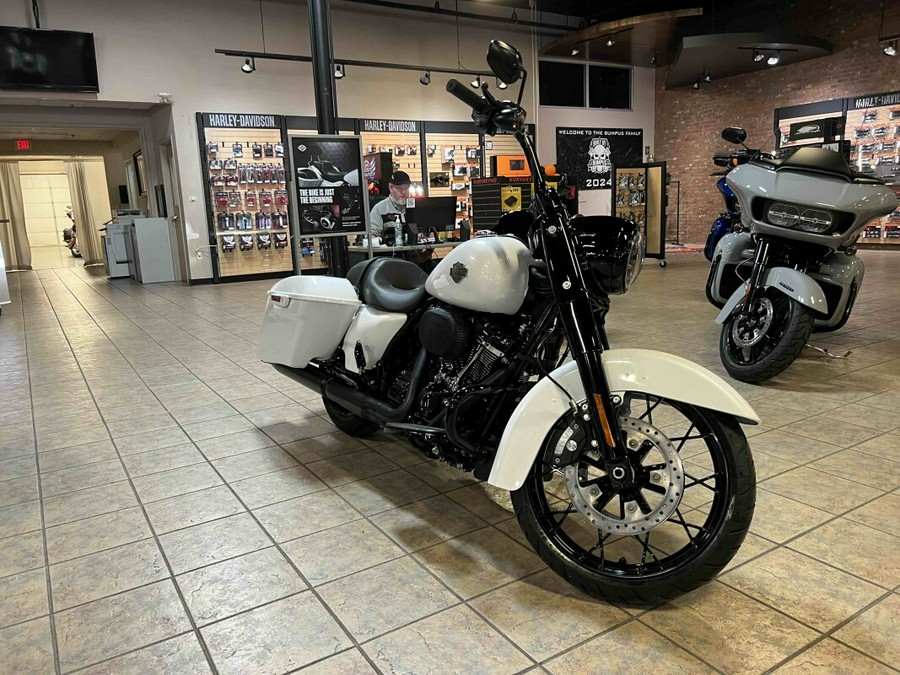 2024 Harley-Davidson Road King Special White Onyx Pearl