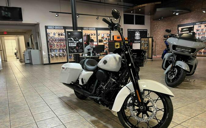 2024 Harley-Davidson Road King Special White Onyx Pearl