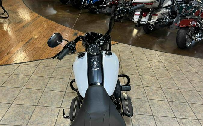 2024 Harley-Davidson Road King Special White Onyx Pearl