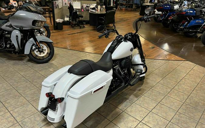 2024 Harley-Davidson Road King Special White Onyx Pearl