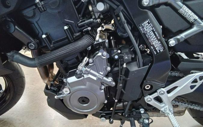 2025 Suzuki GSX800RQM5