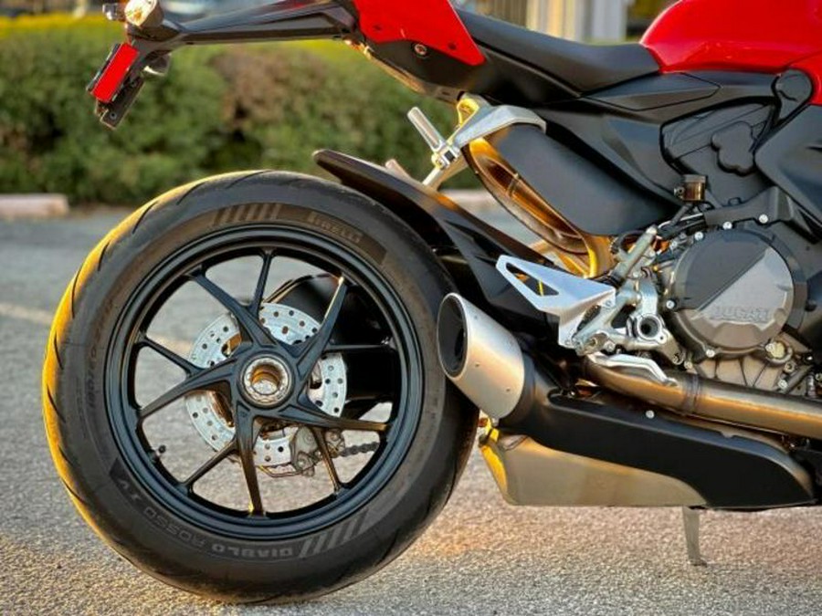 2023 Ducati Streetfighter V2