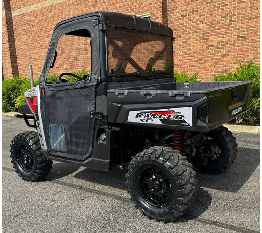 2019 Polaris® Ranger XP® 900 EPS Premium Silver Pearl