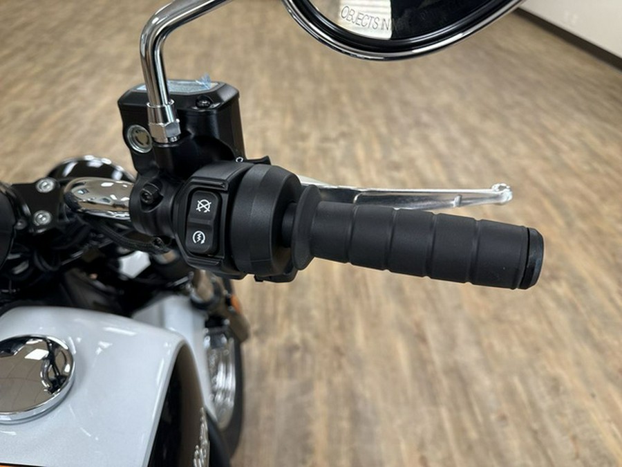 2025 Indian Scout Classic Limited +Tech Ghost White Metallic