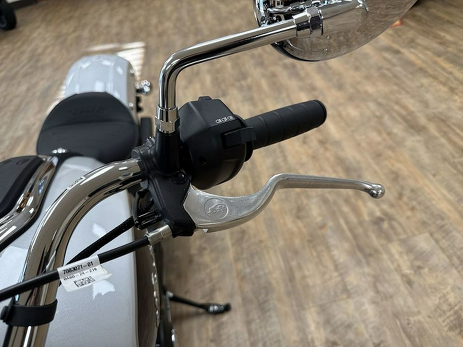2025 Indian Scout Classic Limited +Tech Ghost White Metallic