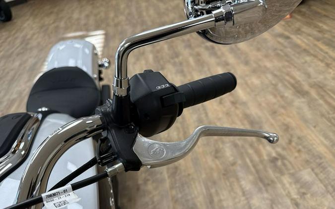 2025 Indian Scout Classic Limited +Tech Ghost White Metallic