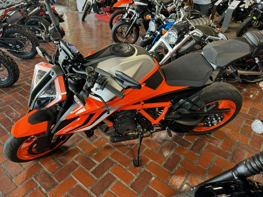 2022 KTM 1290 Super Duke R EVO