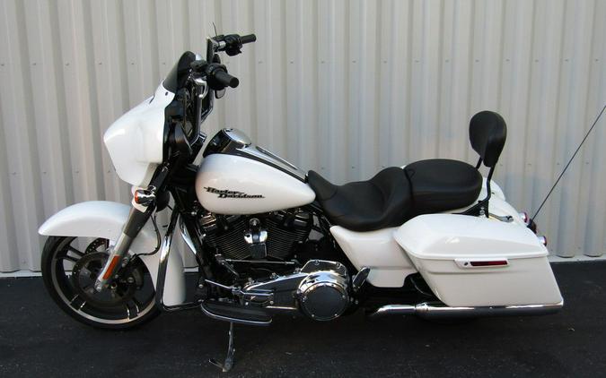 2017 Harley-Davidson® FLHXS - Street Glide® Special
