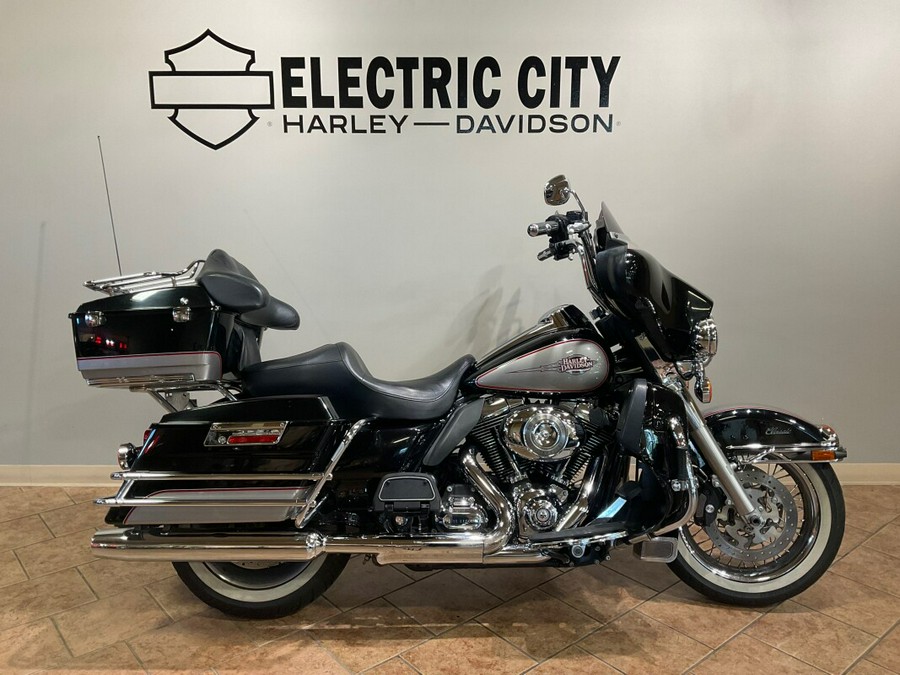 2009 Harley-Davidson Electra Glide® Classic Vivid Black & Pewter Pearl FLHTC