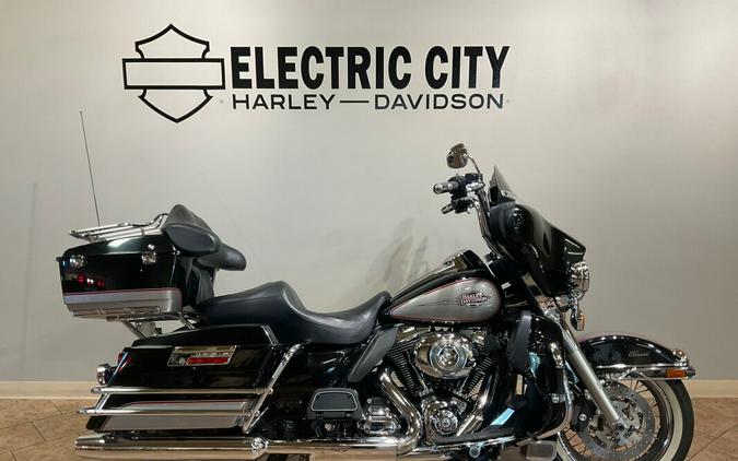 2009 Harley-Davidson Electra Glide® Classic Vivid Black & Pewter Pearl FLHTC