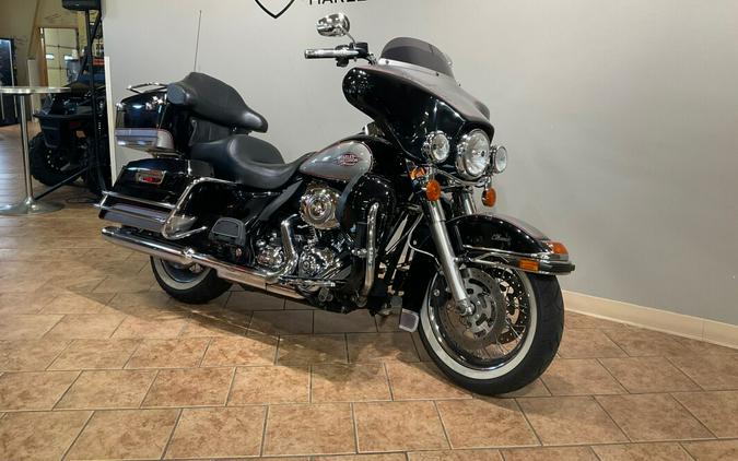 2009 Harley-Davidson Electra Glide® Classic Vivid Black & Pewter Pearl FLHTC