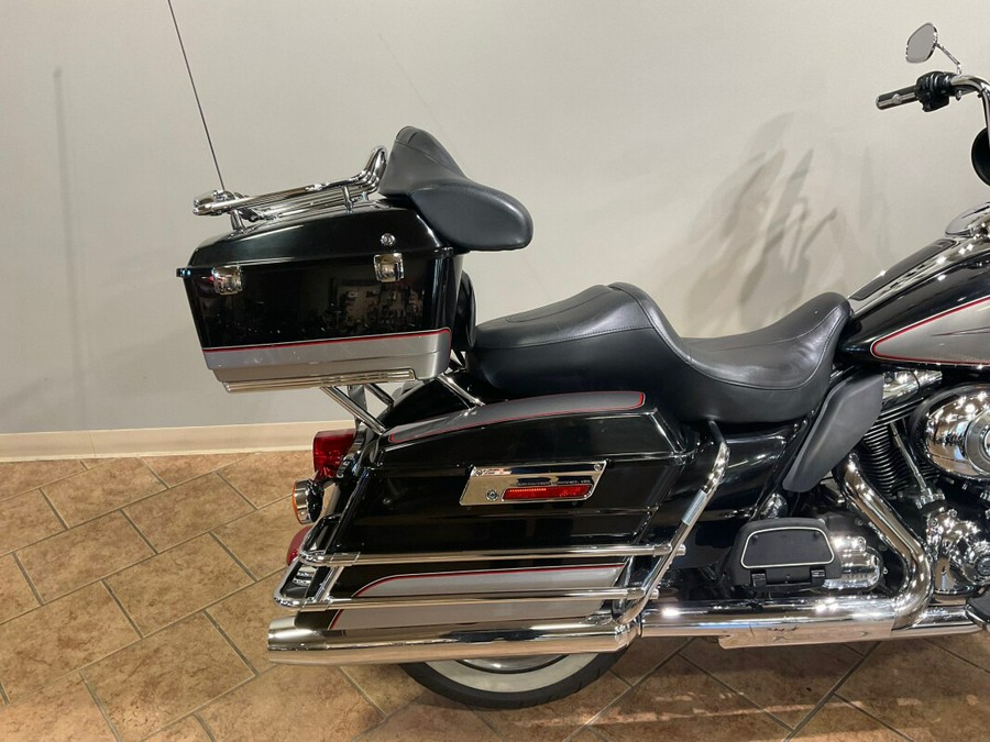 2009 Harley-Davidson Electra Glide® Classic Vivid Black & Pewter Pearl FLHTC