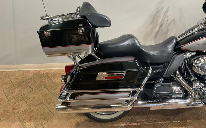 2009 Harley-Davidson Electra Glide® Classic Vivid Black & Pewter Pearl FLHTC