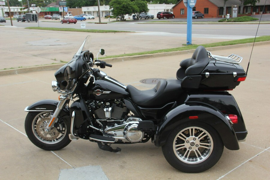 2024 Harley-Davidson Tri Glide Ultra Vivid Black