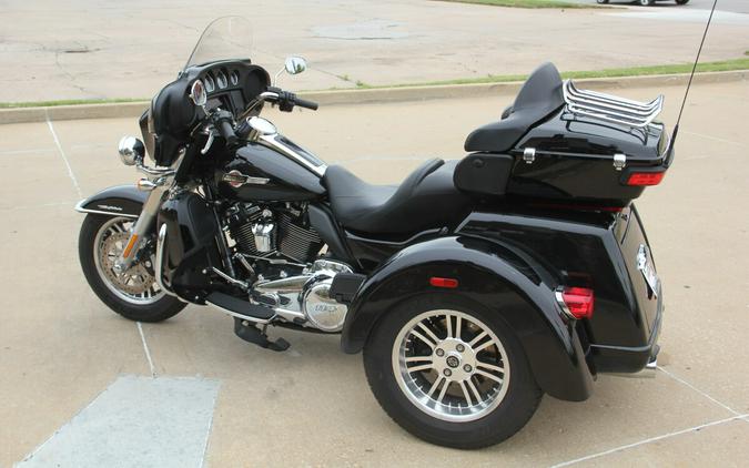 2024 Harley-Davidson Tri Glide Ultra Vivid Black
