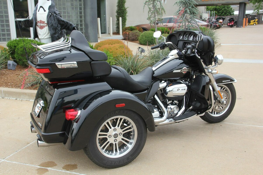 2024 Harley-Davidson Tri Glide Ultra Vivid Black