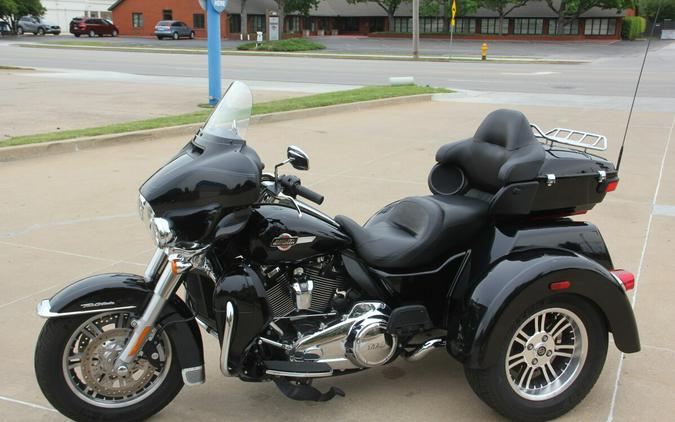 2024 Harley-Davidson Tri Glide Ultra Vivid Black