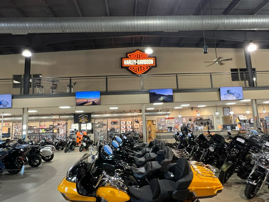 2025 Harley-Davidson Street Glide® Ultra Billiard Gray - Black Finish