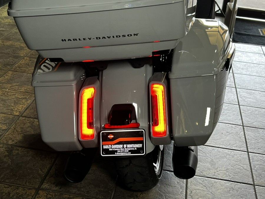 2025 Harley-Davidson Street Glide® Ultra Billiard Gray - Black Finish