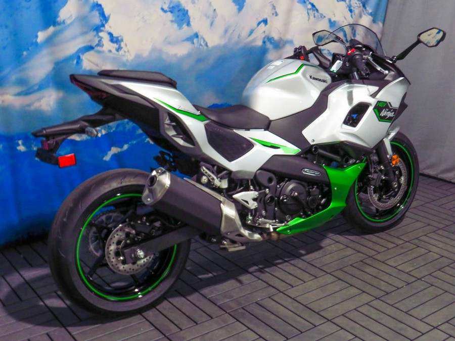 2024 Kawasaki Ninja® 7 Hybrid ABS