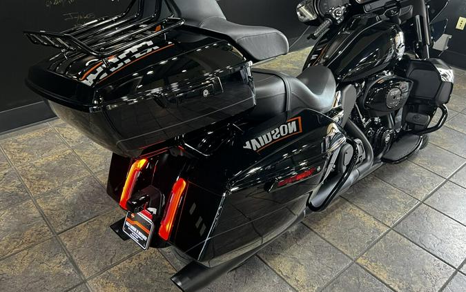2025 Harley-Davidson Street Glide® Ultra Vivid Black - Black Finish