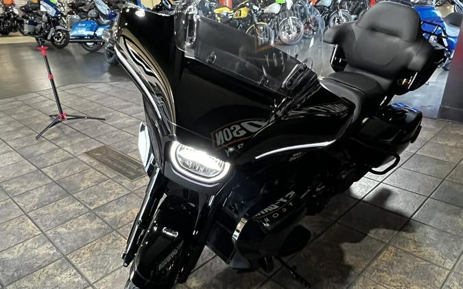 2025 Harley-Davidson Street Glide® Ultra Vivid Black - Black Finish