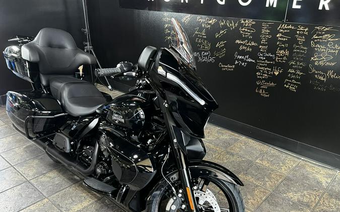 2025 Harley-Davidson Street Glide® Ultra Vivid Black - Black Finish