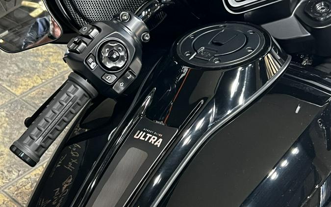 2025 Harley-Davidson Street Glide® Ultra Vivid Black - Black Finish