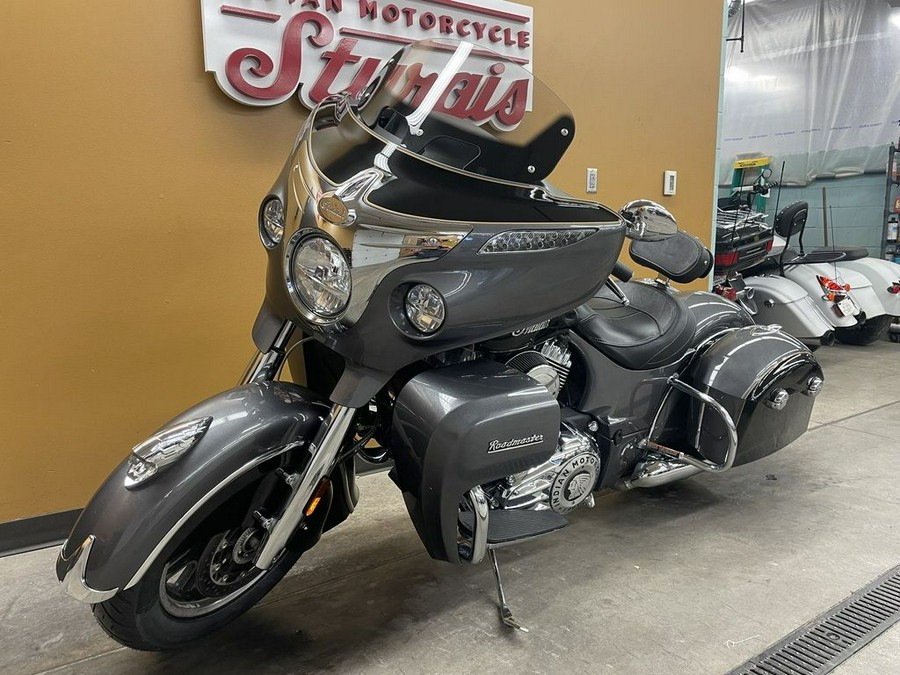 2016 Indian Motorcycle® Roadmaster® Steel Gray and Thunder Black