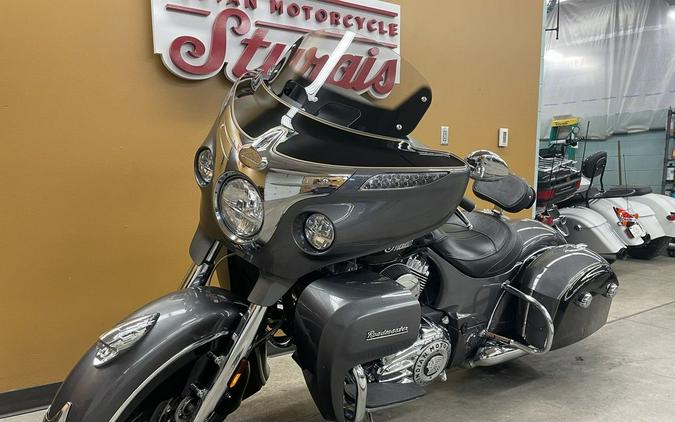 2016 Indian Motorcycle® Roadmaster® Steel Gray and Thunder Black