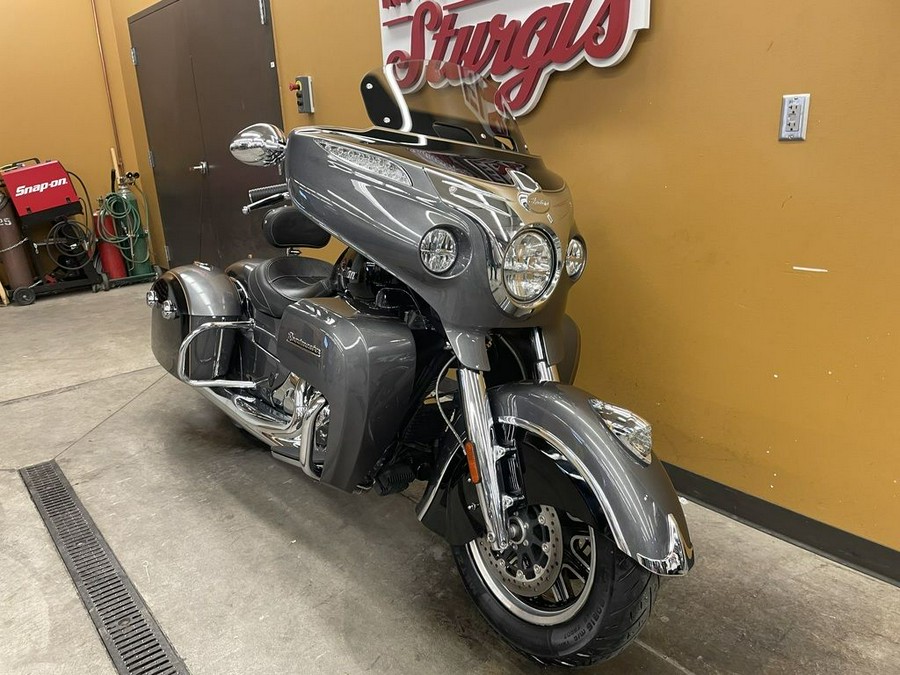 2016 Indian Motorcycle® Roadmaster® Steel Gray and Thunder Black