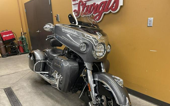 2016 Indian Motorcycle® Roadmaster® Steel Gray and Thunder Black