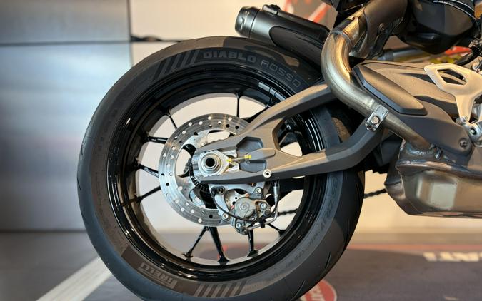 2026 Ducati STREETFIGHTER V2S