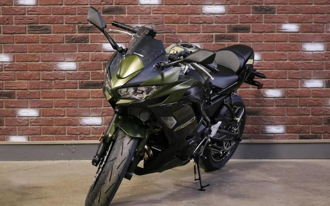 2024 Kawasaki Ninja® 650 ABS Metallic Covert Green/Metallic Spark Black