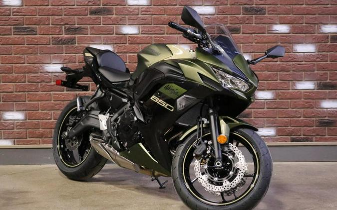 2024 Kawasaki Ninja® 650 ABS Metallic Covert Green/Metallic Spark Black